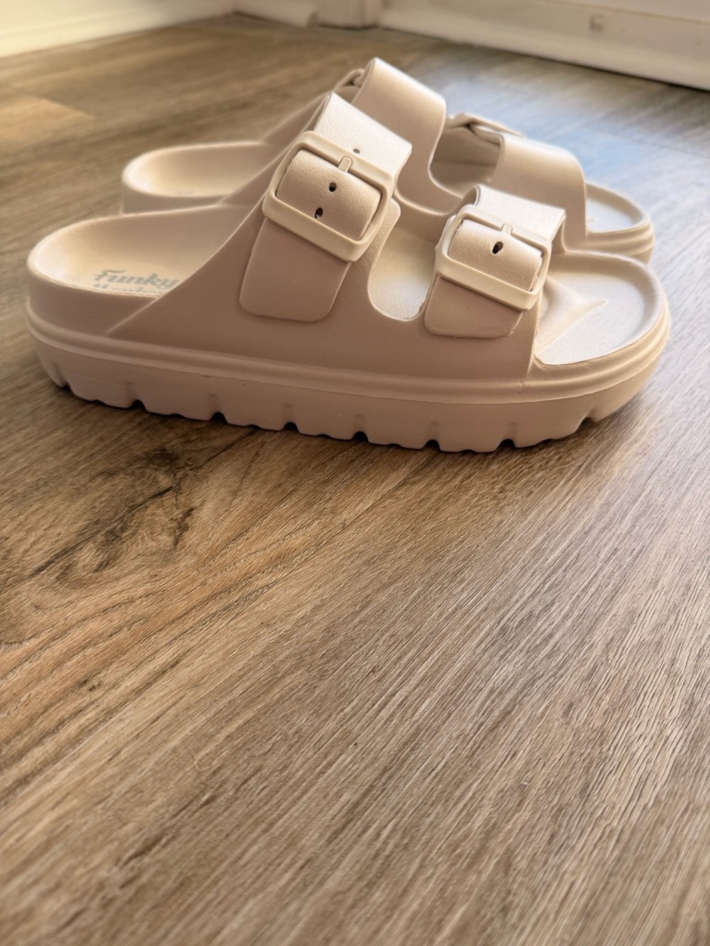 Women’s Double-Buckle Slide Sandals in Cream